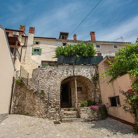 Parona Holiday Home Vrbnik Esterno foto