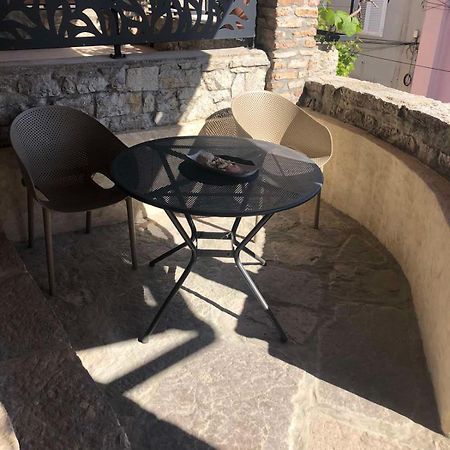 Parona Holiday Home Vrbnik Esterno foto