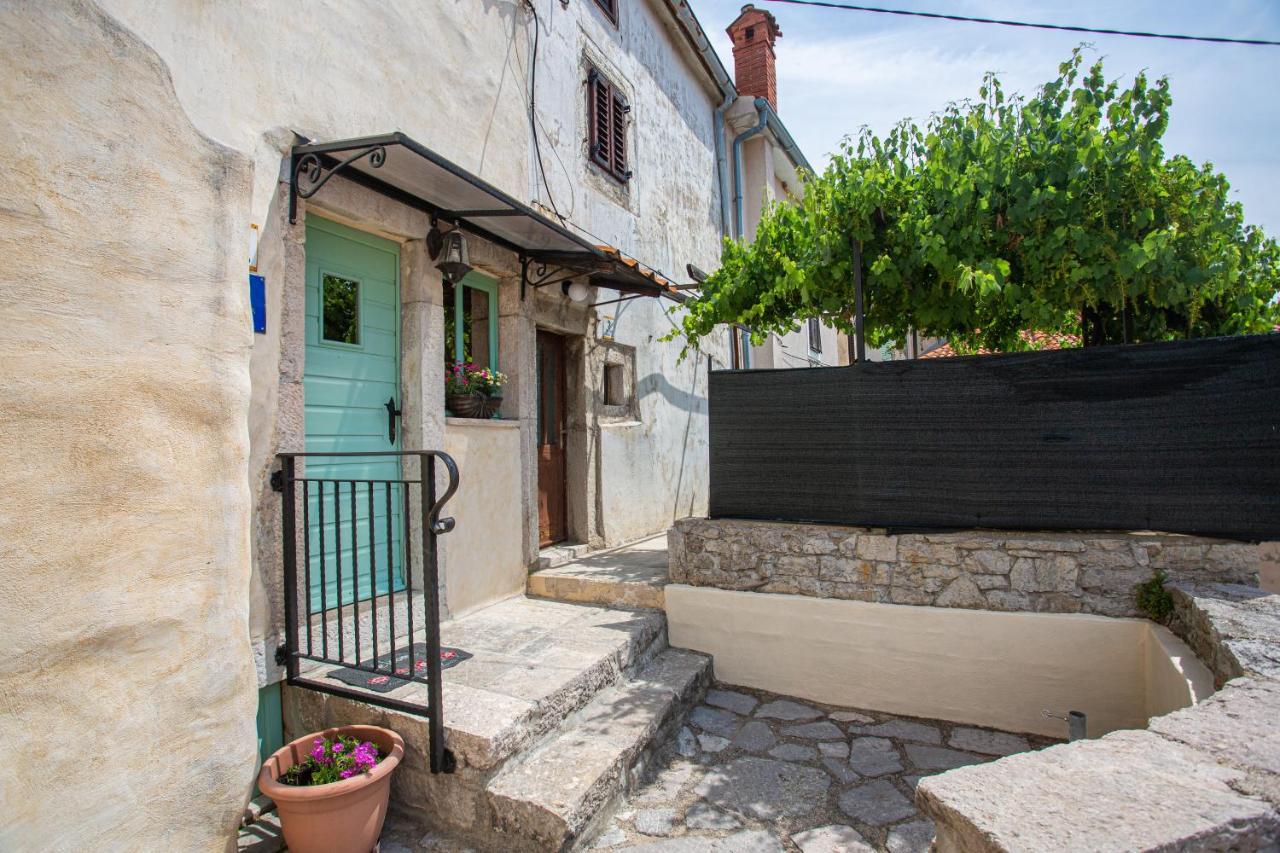 Parona Holiday Home Vrbnik Esterno foto