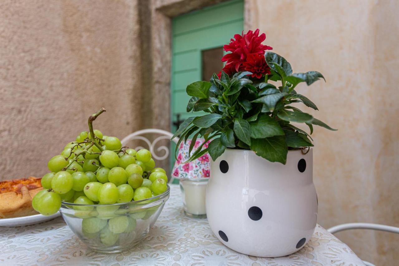 Parona Holiday Home Vrbnik Esterno foto