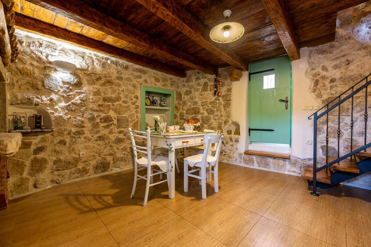 Parona Holiday Home Vrbnik Esterno foto