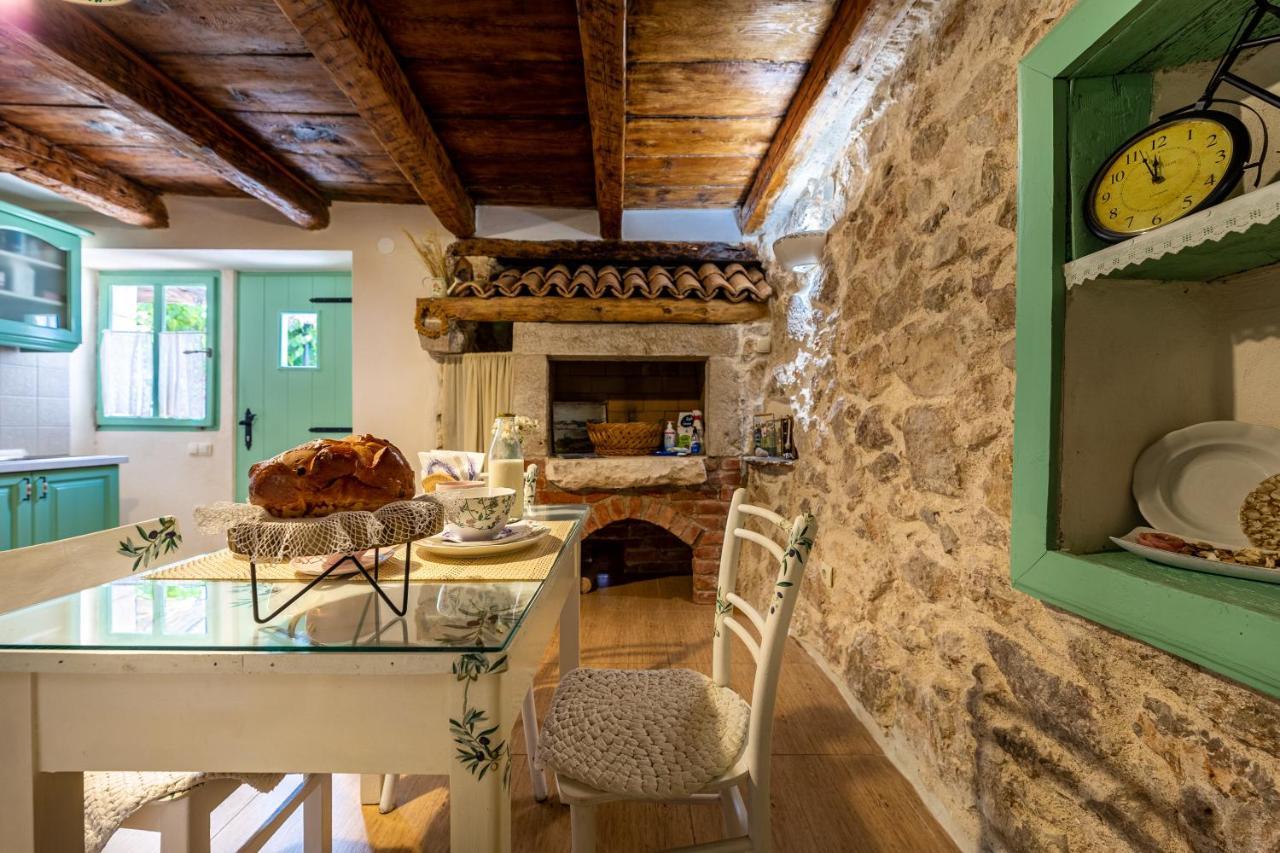 Parona Holiday Home Vrbnik Esterno foto