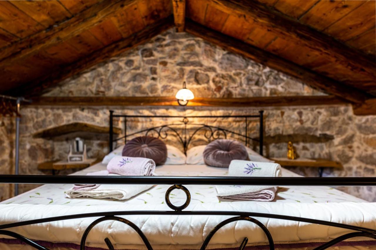 Parona Holiday Home Vrbnik Esterno foto
