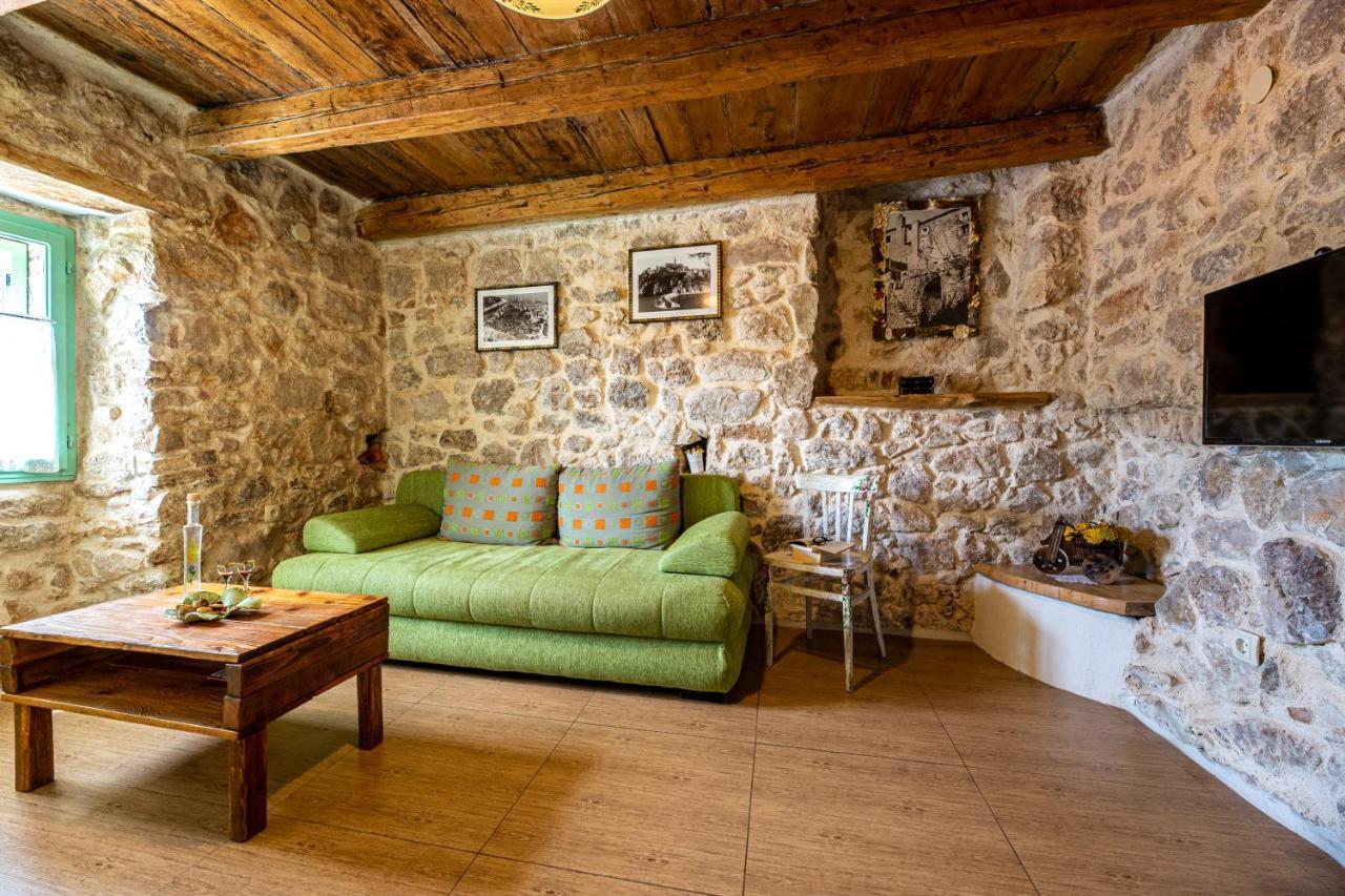 Parona Holiday Home Vrbnik Esterno foto