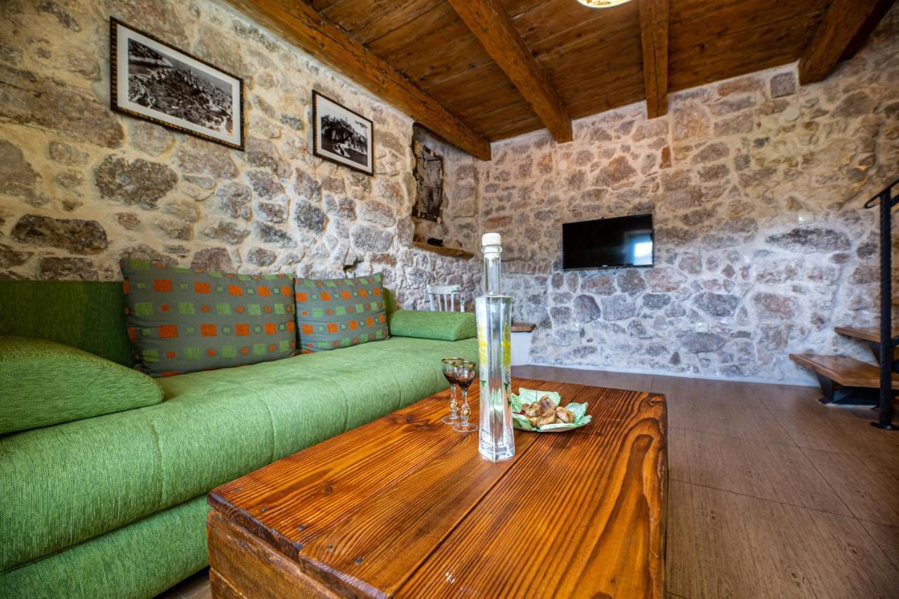 Parona Holiday Home Vrbnik Esterno foto
