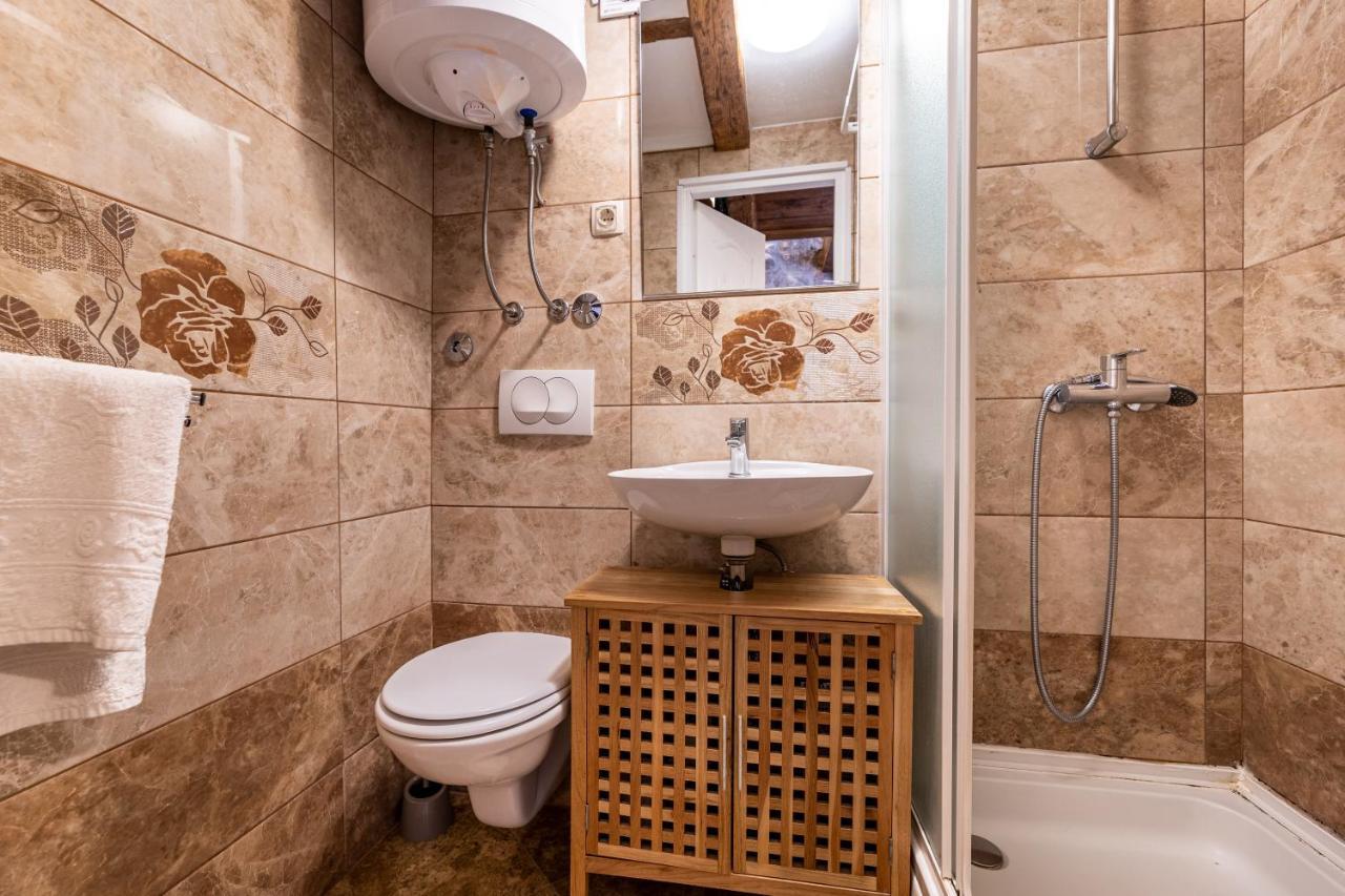 Parona Holiday Home Vrbnik Esterno foto