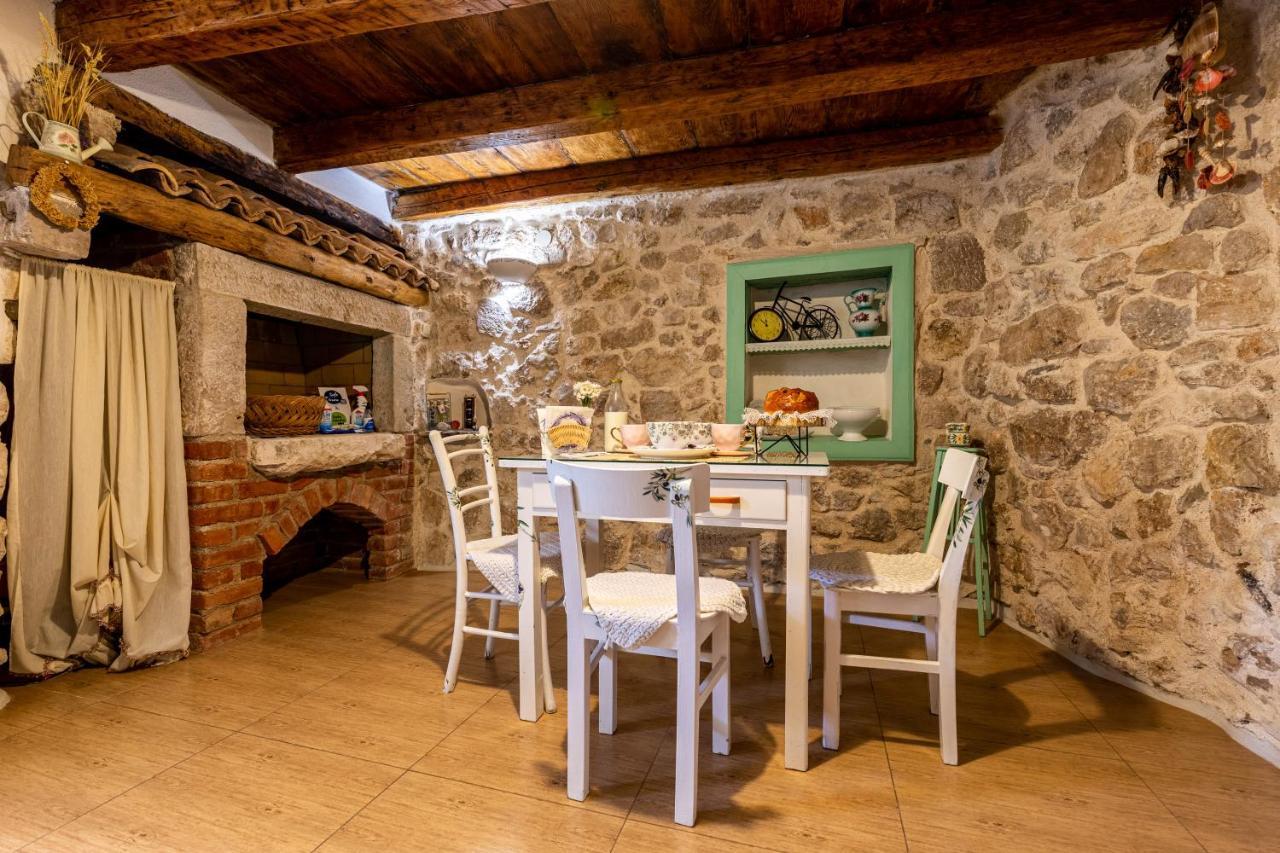 Parona Holiday Home Vrbnik Esterno foto
