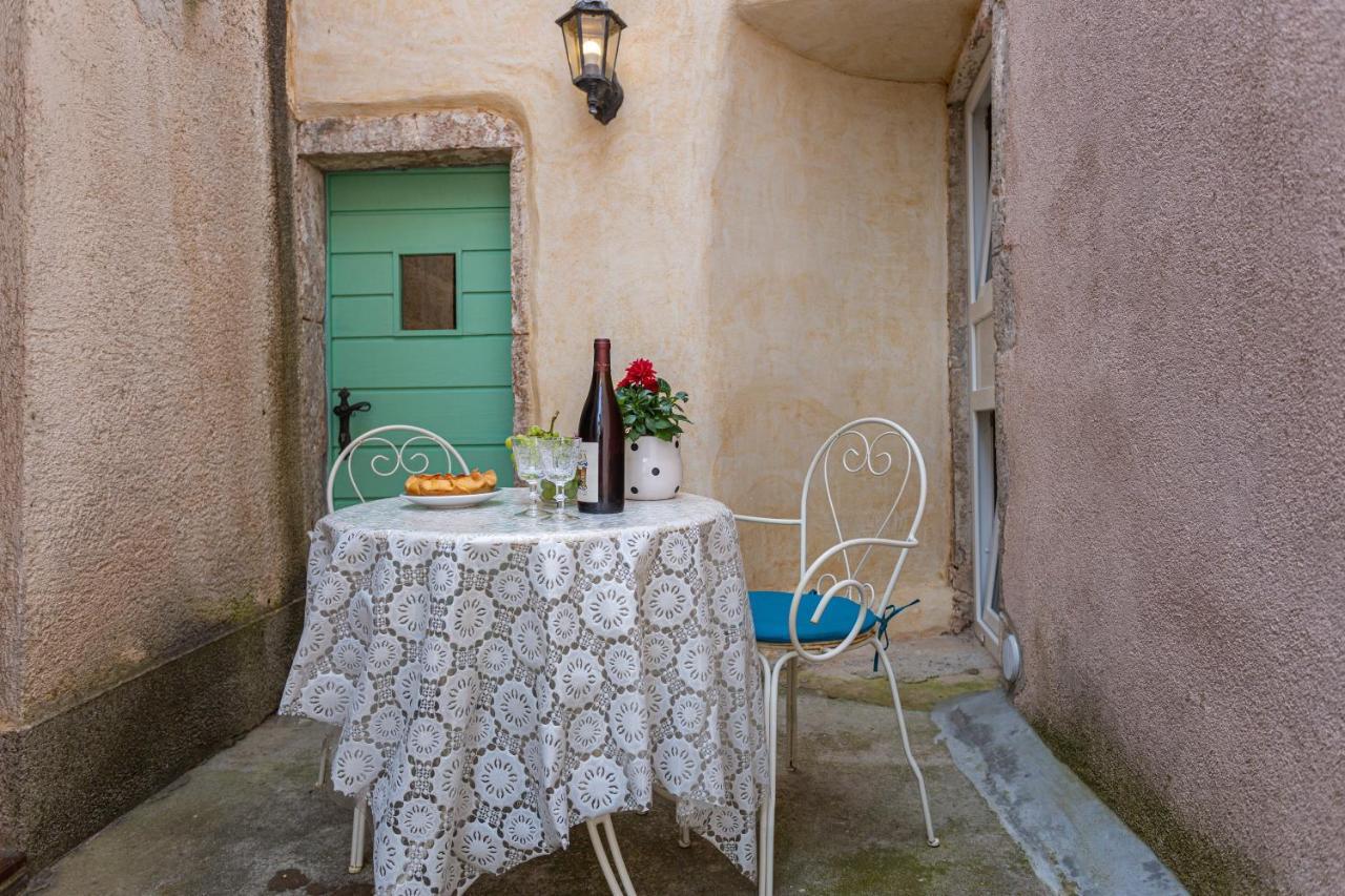Parona Holiday Home Vrbnik Esterno foto